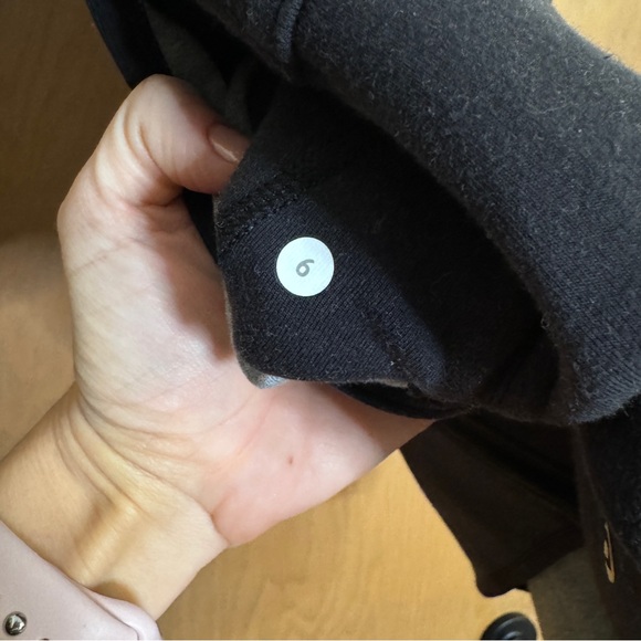 Lululemon Reversible Vest, Gray and Black, size 6 - Picture 9 of 9